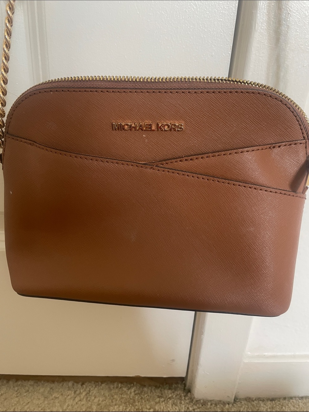 (Used) MICHAEL KORS OUTLET
Jet Set Travel Medium Dome Crossbody Bag